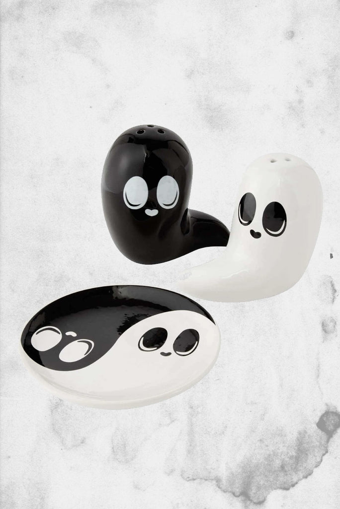 https://shopmortem.com/cdn/shop/products/ghost-salt-and-pepper-shakers_1024x1024.jpg?v=1626740871